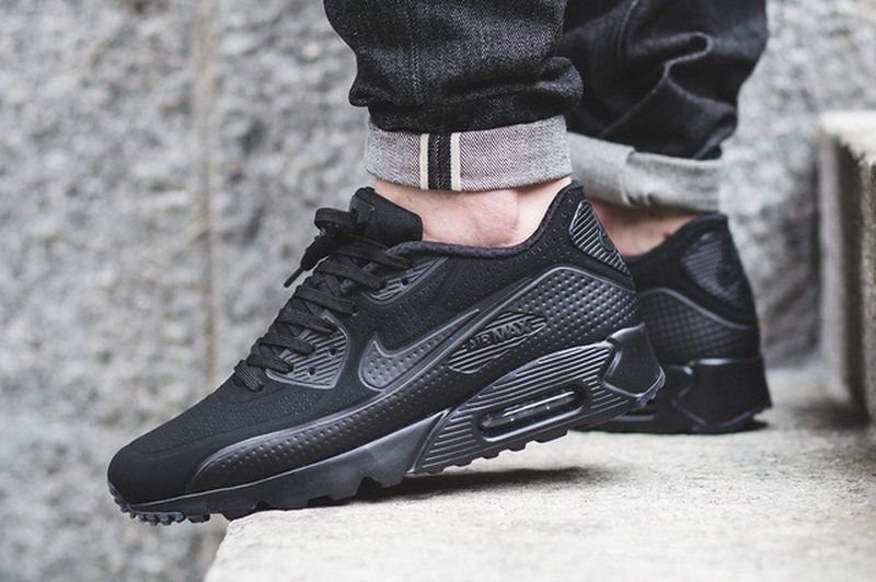 air-max-90-ultra-moire-blackout_03