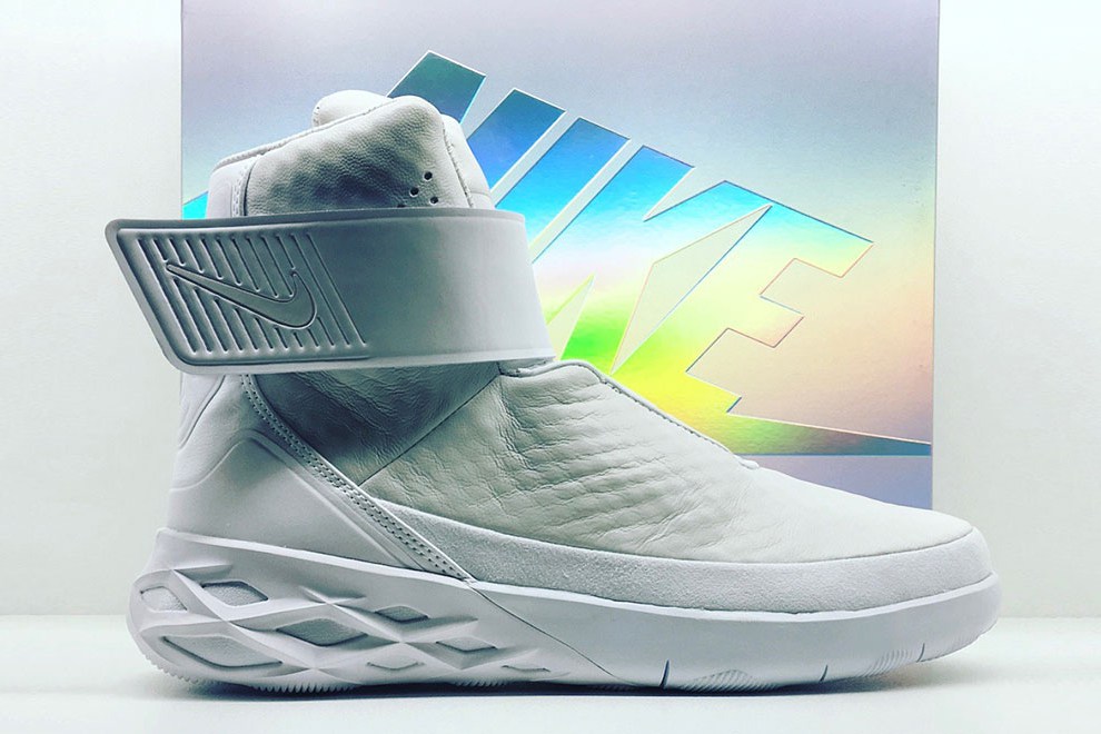 nike-swoosh-hunter-1
