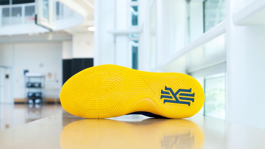 Kyrie-PE-Navy-Yellow-Outsole_hd_1600
