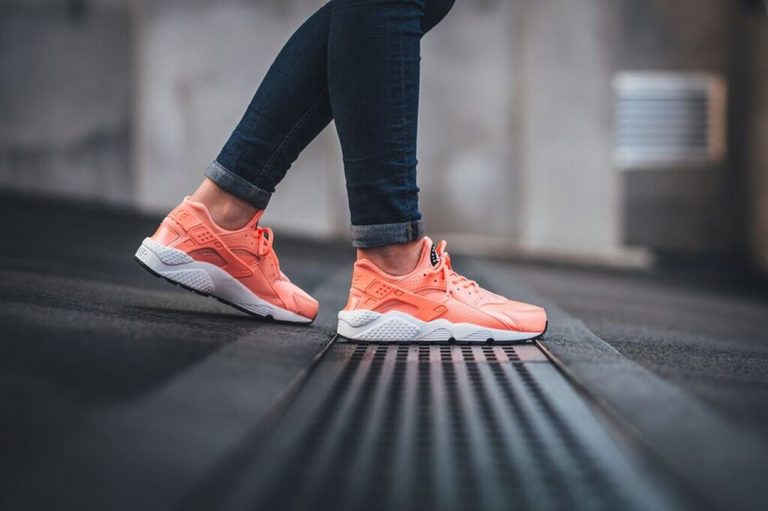 Nike Huarache Run “Atomic Pink”