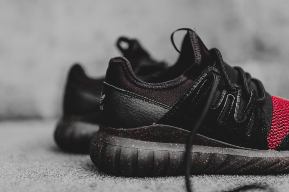 AQ2811-adidas-tubular-radial-black-burgundy-4-1010x672