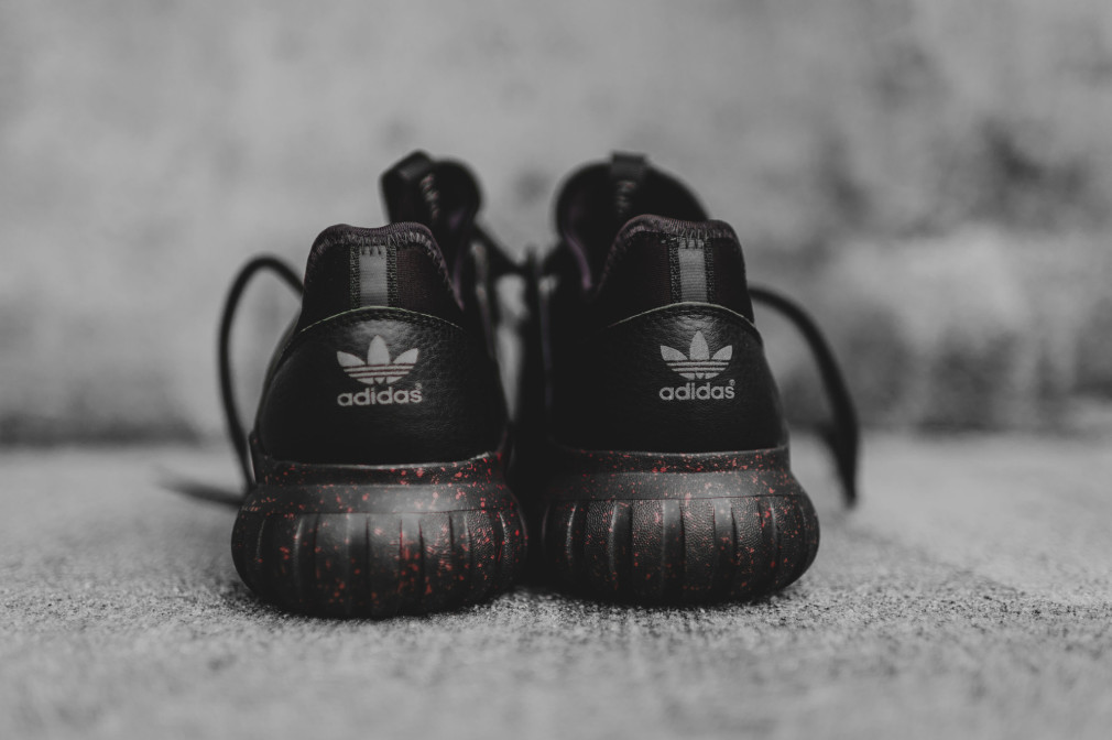 AQ2811-adidas-tubular-radial-black-burgundy-5-1010x672