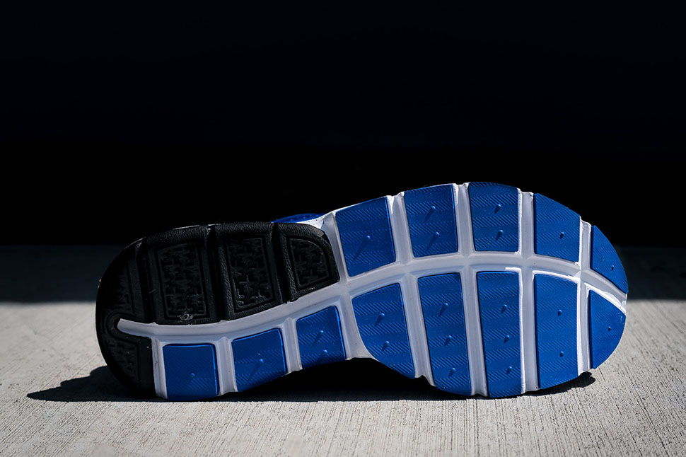 Nike-Sock-Dart-SE-Racer-Blue-2