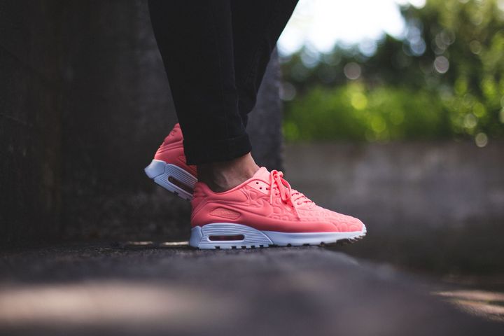 Nike Air Max 90 Ultra Plush “Atomic Pink”
