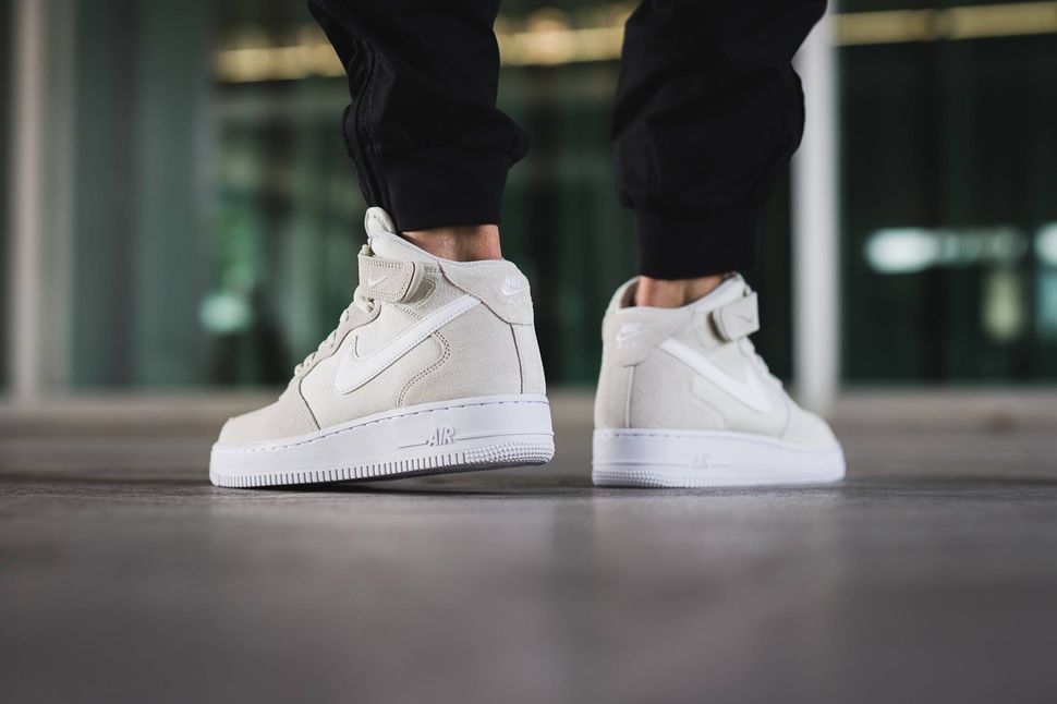 nike-air-force-1-mid-light-bone_03