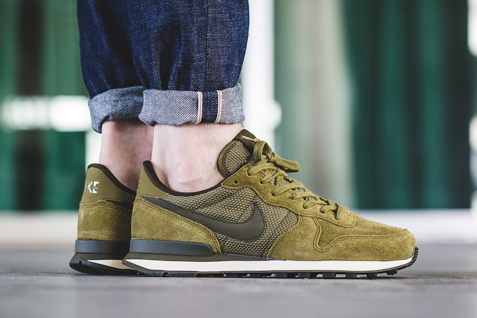 nike-internationalist-premium-dark-loden-green-2