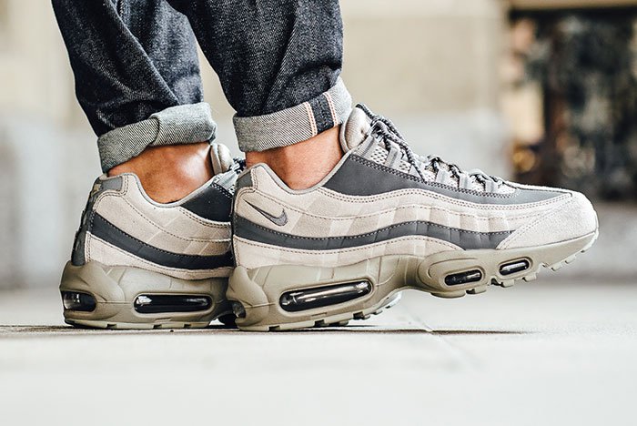 nike-air-max-95-essential-light-taupe-2