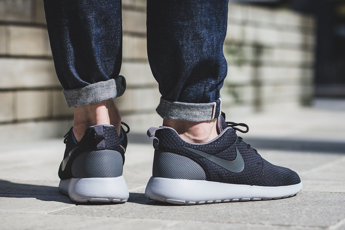 nike-roshe-one-se-black-anthracite-grey-3