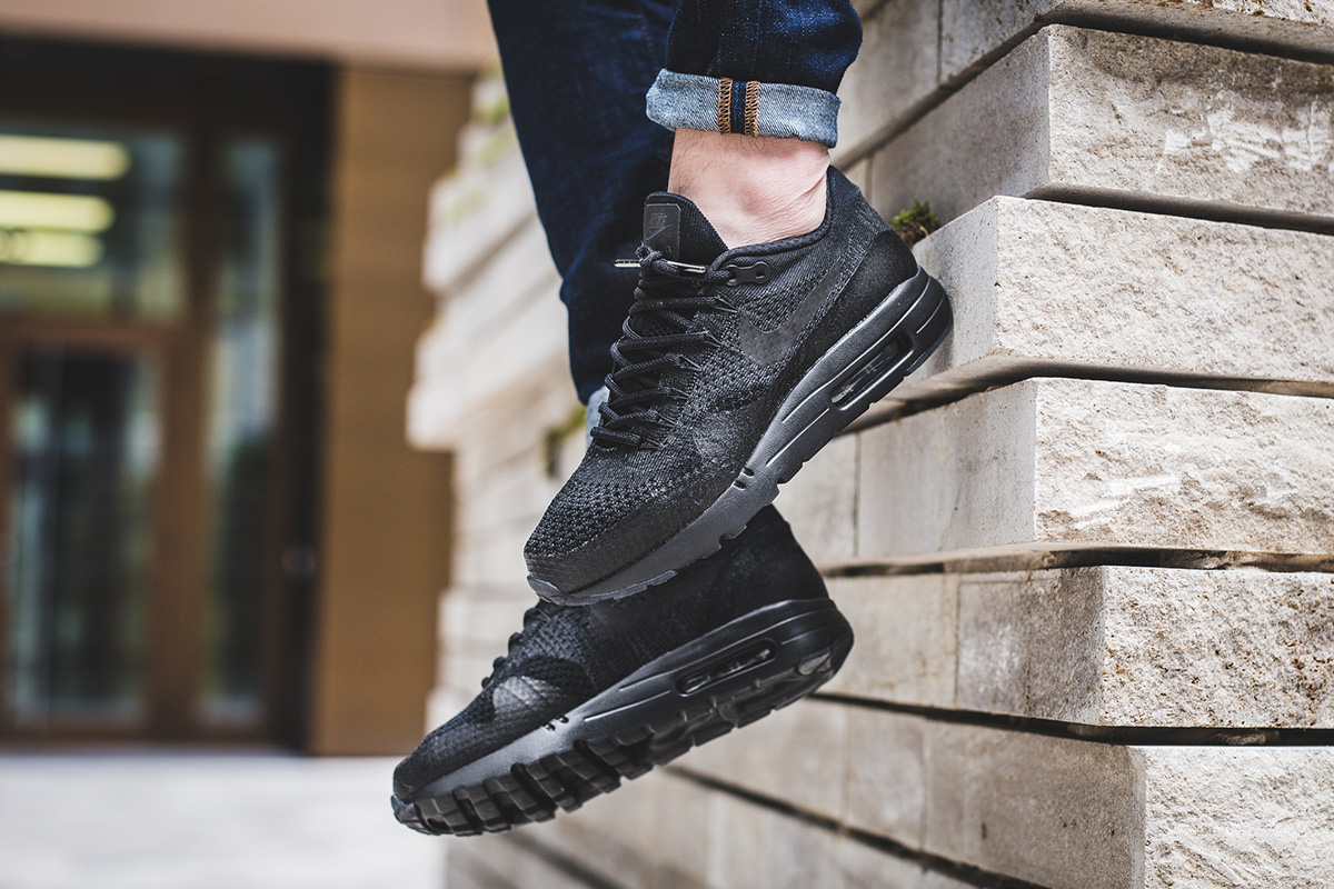 nike-air-max-1-ultra-flyknit-black-anthracite-3