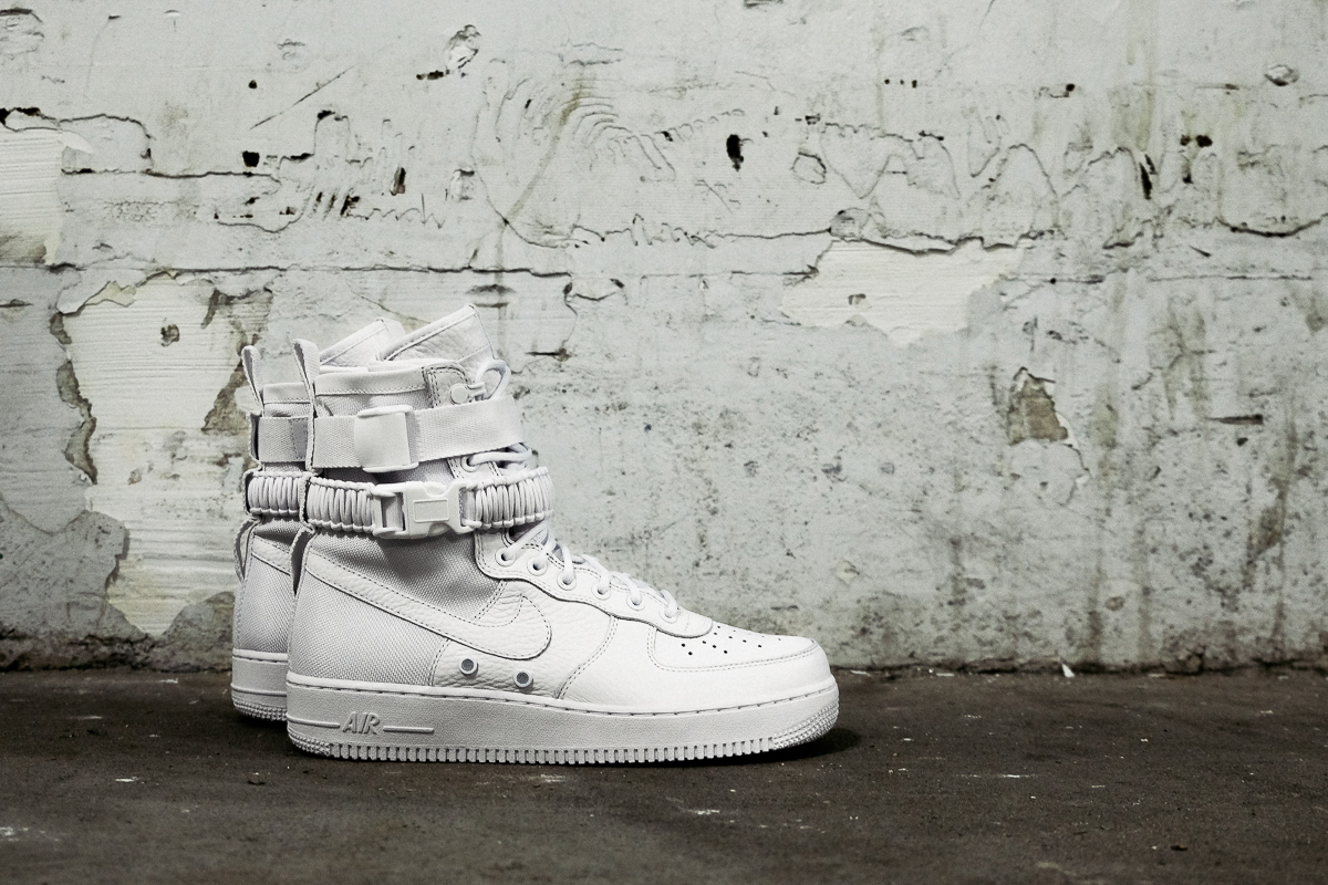 nike-sfaf-air-force-1-white_04