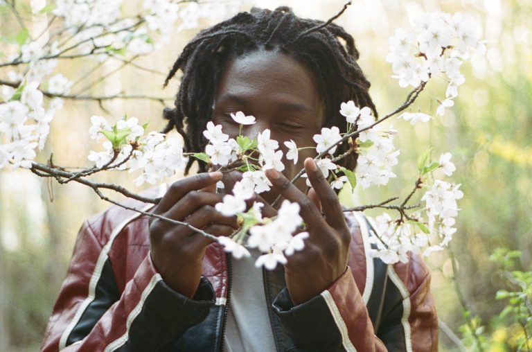 Daniel Caesar Releases Video for “We Find Love” and “Blessed”