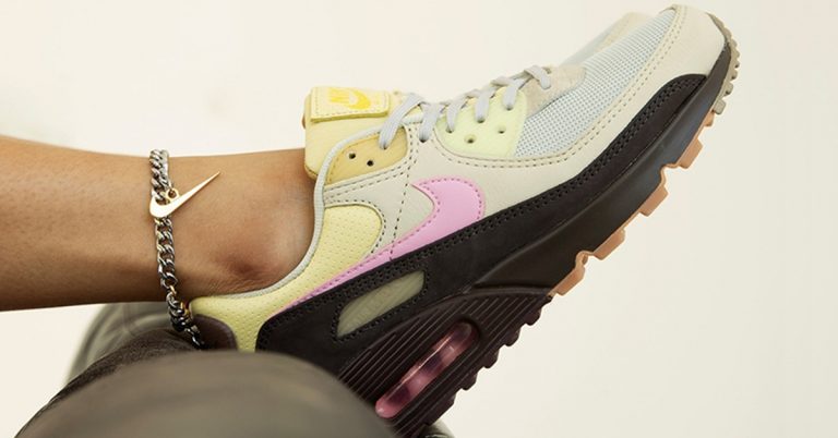 This Women’s Air Max 90 Comes With a Nike Chain Anklet