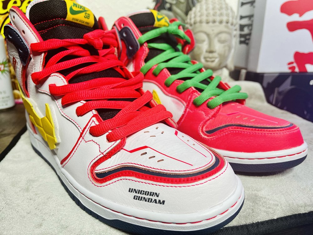 Did You Know the Gundam SB Dunks Come With Removable Paint Did You Know the Gundam SB Dunks Come With Removable Paint